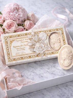 SAPONIFICIO ARTIGIANALE FIORENTINO Floral Soap Gift Set Italian Cameo Bath Trio